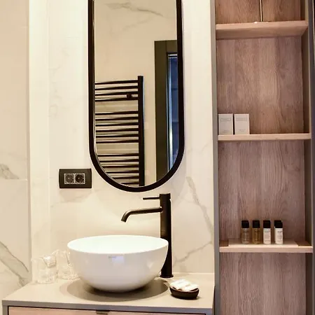 ゲストハウス The Lion 4*