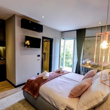 ゲストハウス The Lion ザダル